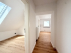 Flur - Attraktiver Renditechance – frisch sanierte Dachgeschosswohnung