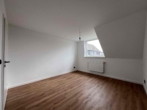 Schlaf - Schnell: Letzte modernisierte Wohnung: Helle Räume, neue Fenster, neue Böden