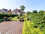 Terrasse _ Garten vorne - Traumhaft wohnen: Moderne Doppelhaushälfte mit Garten