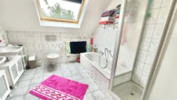 Badezimmer - Wohntraum in Hasbergen: Stilvolle Doppelhaushälfte mit ausgebautem Spitzboden