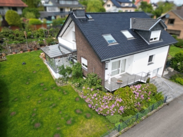 Großzügiges Familienhaus mit modernem Bad & neuem Dach, 49124 Georgsmarienhütte, Einfamilienhaus