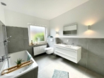 Badezimmer EG - Lage, Lage, Rubbenbruchsee – Renovierte 245m² auf 9 Zimmern