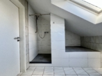Badezimmer DG - Solides Haus in ruhiger Lage – ideal für mehrere Generationen