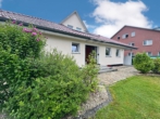 Hausansicht - Gepflegte, moderne Immobilie mit Garten und Ausbaupotenzial