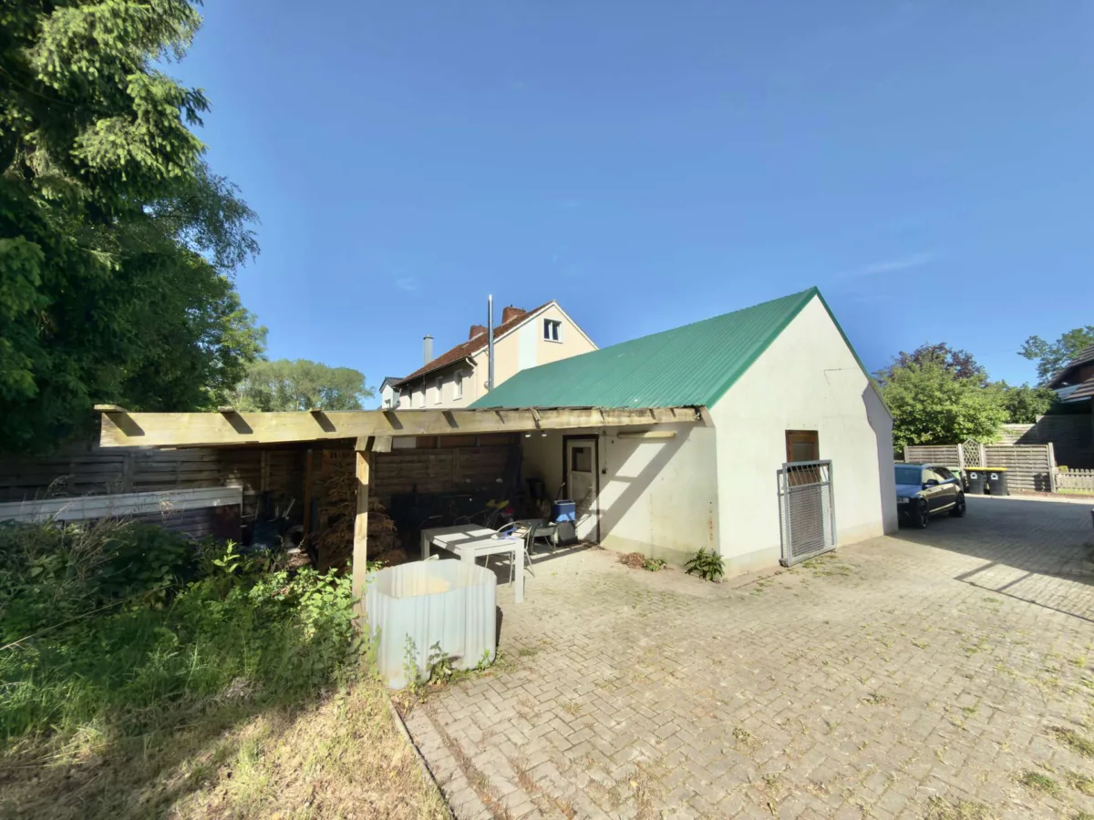 Carport/Geräteraum