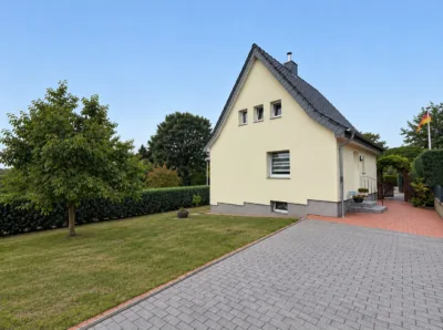 Einfamilienhaus mit großzügigem Grundstück in Ibbenbüren-Laggenbeck, 49479 Ibbenbüren, Einfamilienhaus