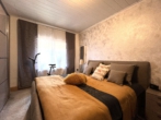 Schlafzimmer EG - Großzügiges Zweifamilienhaus mit idyllischem Gartenparadies
