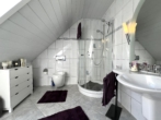 Badezimmer DG - Großzügiges Zweifamilienhaus mit idyllischem Gartenparadies