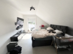 Schlafzimmer DG - Charmantes Wohn- & Geschäftshaus mit Garten – Leben, Arbeiten, Wohlfühlen