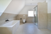 Badezimmer DG - Komplett renovierter Wohntraum am Waldrand