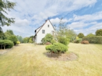 Garten - Zweifamilienhaus mit Wintergarten, Sauna und großem Garten – Platz für Ihre Ideen