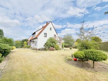 Zweifamilienhaus mit Wintergarten, Sauna und großem Garten – Platz für Ihre Ideen, 32369 Rahden, Zweifamilienhaus