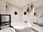 Badezimmer - Freie 3-Zimmer-Eigentumswohnung mit Balkon, Garage und Aufzug