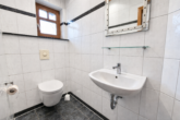 Badezimmer EG - Charmantes Familienhaus mit Gartenidylle und vielseitigen Nutzungsmöglichkeiten