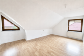 Zimmer OG - Charmantes Familienhaus mit Gartenidylle und vielseitigen Nutzungsmöglichkeiten
