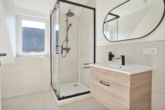 Badezimmer - Moderne trifft Komfort – Stilvolle 3-Zimmer-Wohnung zum Verlieben