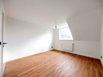 Schlaf - Schnell: Letzte renovierte Wohnung: Helle Räume, neue Fenster, neue Böden