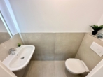 Gäste-WC - Herzlich willkommen zuhause – attraktives Wohnhaus in Kloster Oesede!