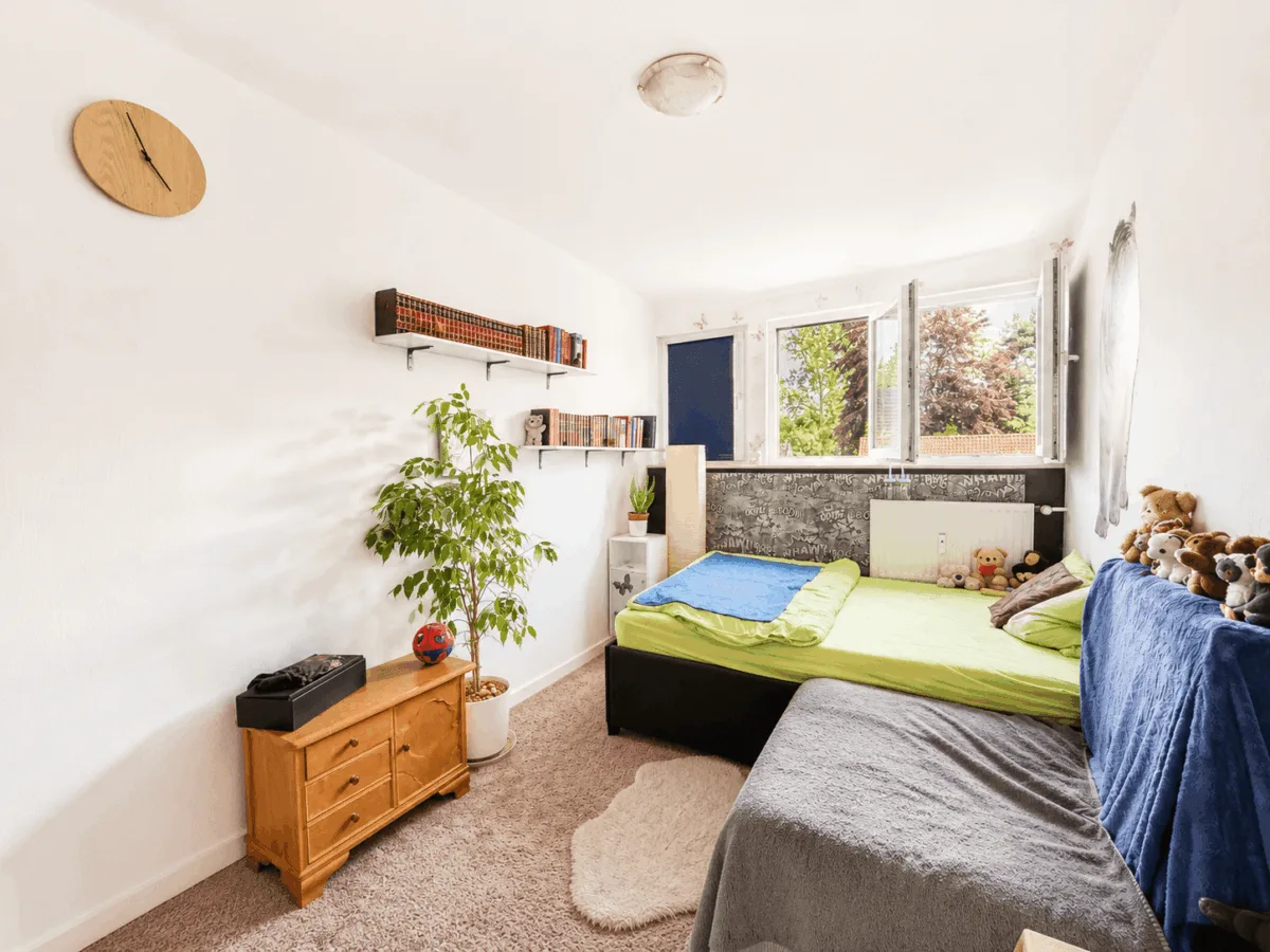 Schlafzimmer DG links