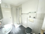 Badezimmer - Ausbaufähiges Zweifamilienhaus mit Gewerbefläche in Osnabrück