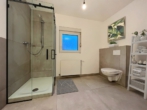 Badezimmer - Top-gepflegte Doppelhaushälfte auf großzügigem Grundstück