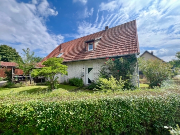 Bad Essen: Wohnhaus mit Doppelgarage und Potential, 49152 Bad Essen, Einfamilienhaus