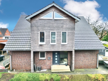 Holzfassade, modernes Dach – Warum Käufer genau so ein Haus haben wollen, 49479 Ibbenbüren, Zweifamilienhaus