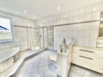 Badezimmer - Einzigartiges Familienhaus mit Charakter, Kamin und Gartenidylle