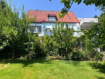 Traumhaus entdeckt! Landleben & Stadtkomfort in Hanglage, 49124 Georgsmarienhütte, Zweifamilienhaus